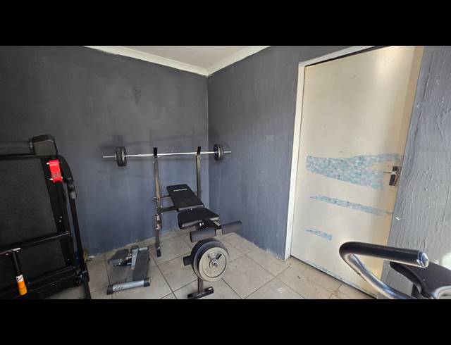 3 BEDROOM FREEHOLD FOR SALE IN REGENTS PARK